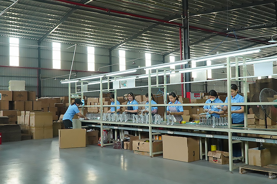 Imago productionis officina in Zhongshan Yuekon Appliances Electricae Co., limitata, illustrata mundi et bene conservatae officinas environment pro Baby Bottle Warmers et Acaena Electrica.